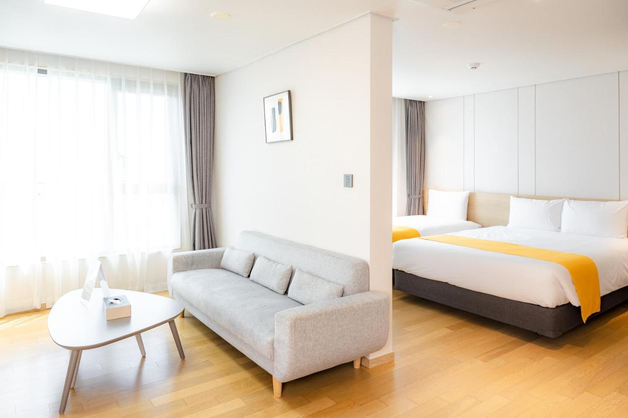 Seogwipo Hills Hotel מראה חיצוני תמונה