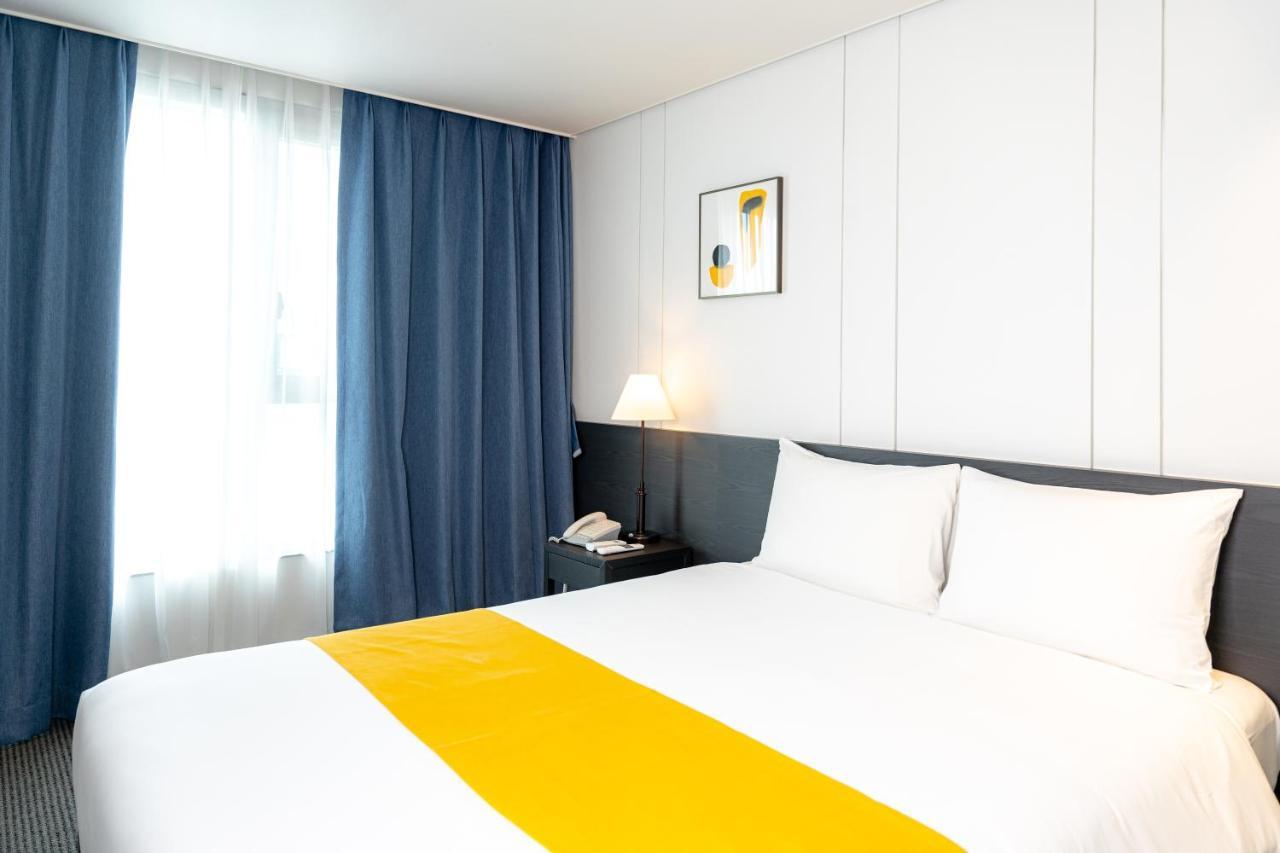 Seogwipo Hills Hotel מראה חיצוני תמונה