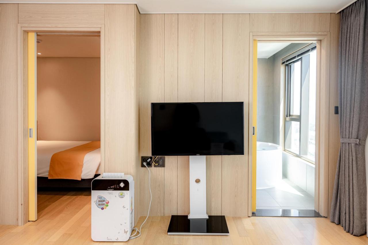 Seogwipo Hills Hotel מראה חיצוני תמונה